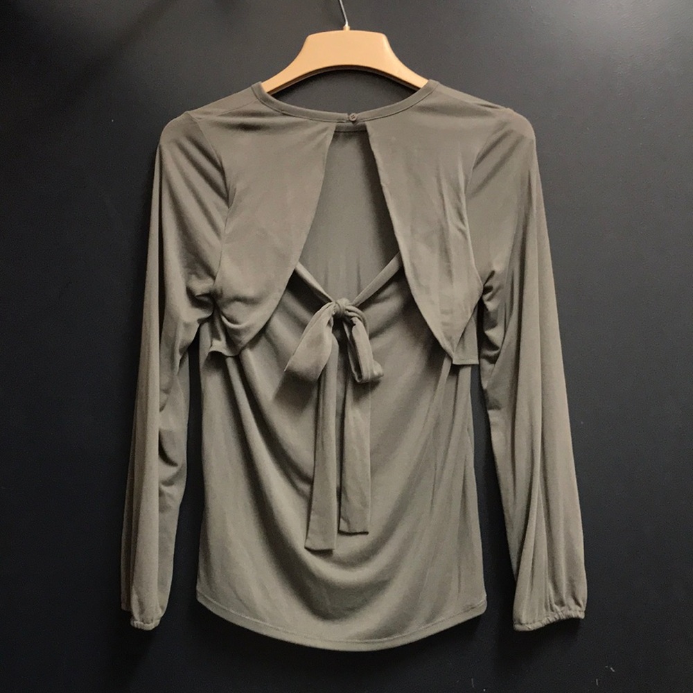 Lucky Brand Grey Long Sleeve Keyhole Back Shirt ☘️